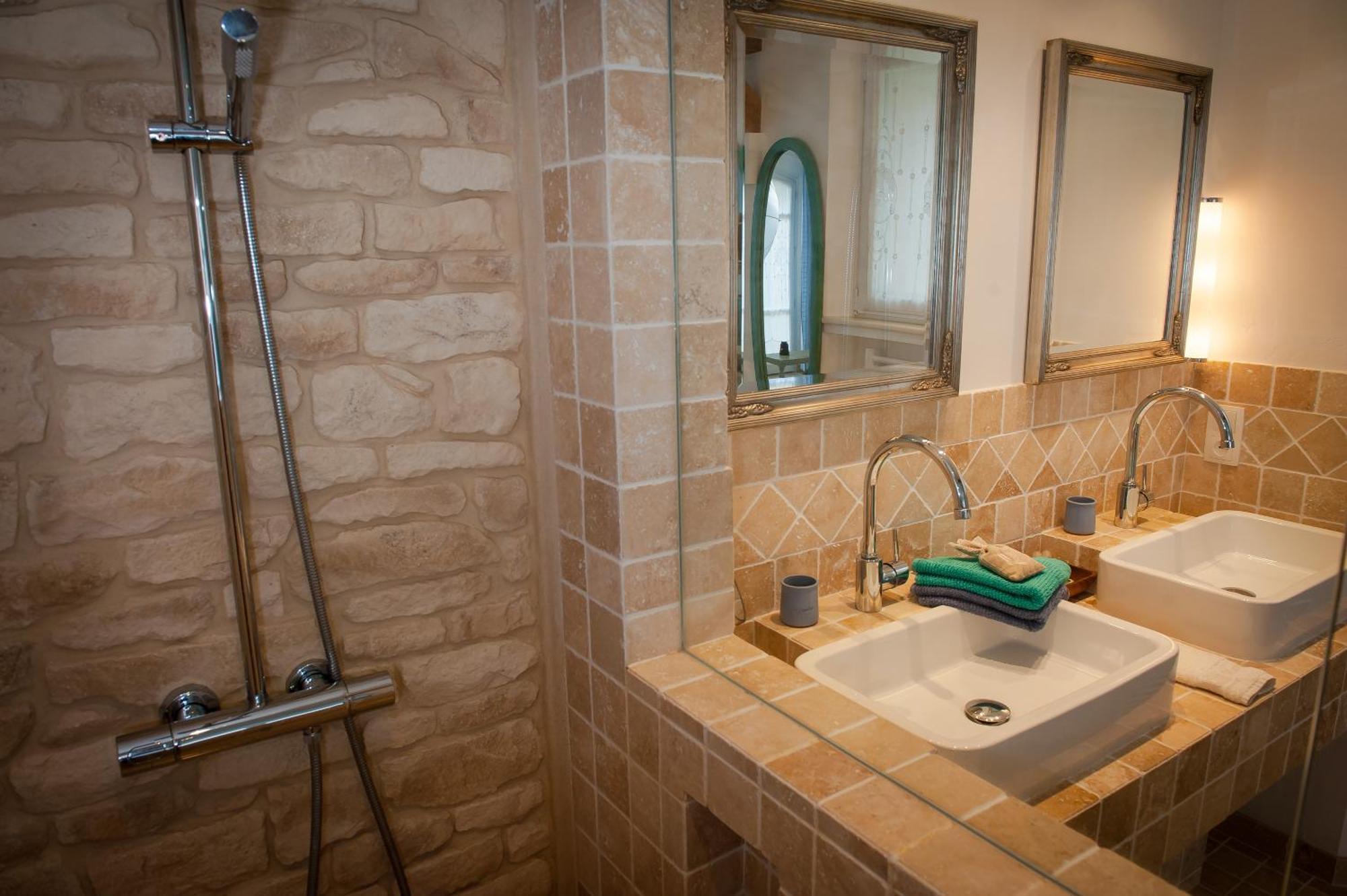 Les 4 Elements Bed & Breakfast Tourrettes-sur-Loup Ruang foto